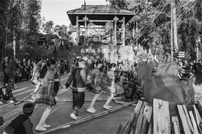 panda sports|《反贪风暴4》蝉联单日票房冠军将破4亿 《雷霆沙赞!》周一暴跌近七成(图1) xiongmao体育