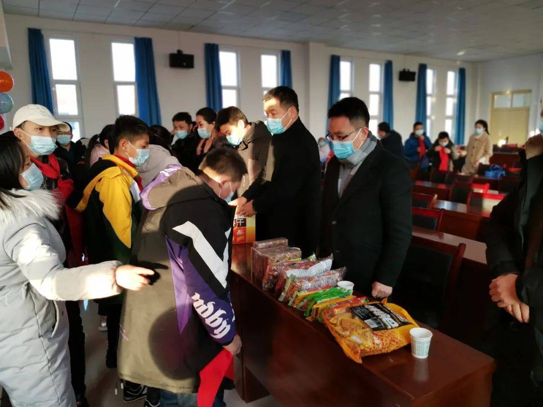 “熊猫体育”
@爱心人士 您捐赠的冬衣 特殊儿童已签收！(图34)