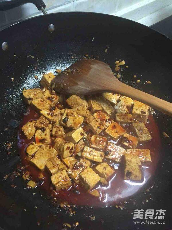 【xiongmao体育】电影《守山人与狗》海外热映 林子丰开启盗墓寻宝(图3) panda sports